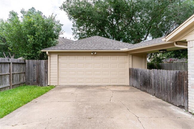 Building Photo - 2414 Cypress Hill