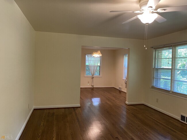 Building Photo - 2022 Woodbine Terrace NE