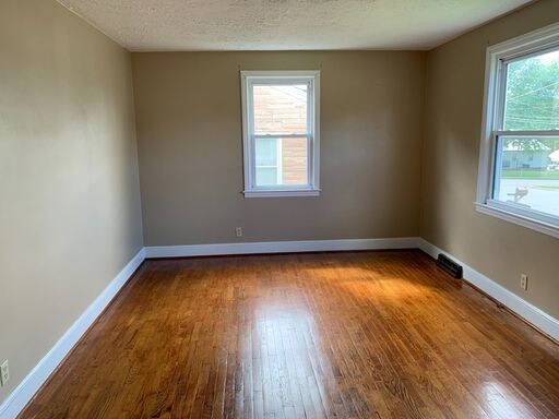 Building Photo - Beautiful 2 Bedroom 1 Bath Home