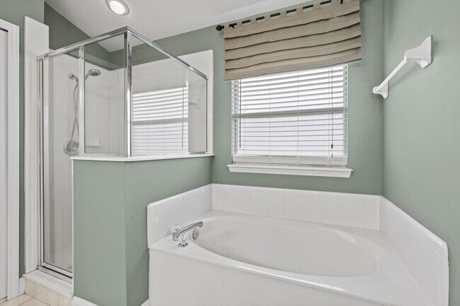 Building Photo - 293 Edge of Woods Rd