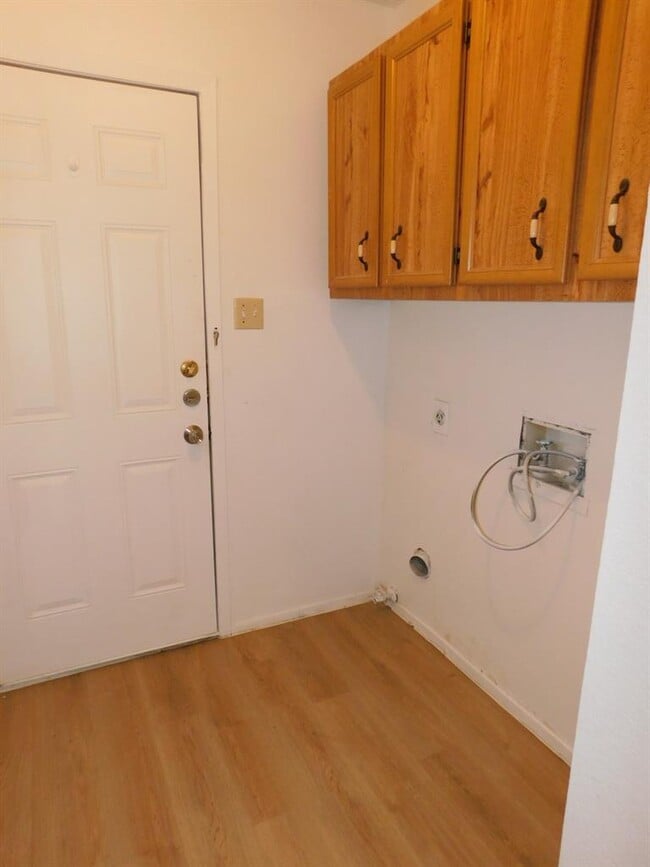 Building Photo - 1708 Horseshoe Cir