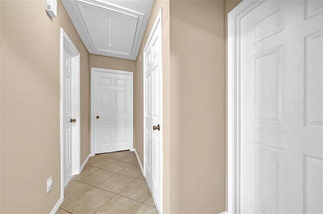 Building Photo - 2411 Colonial Springs Ln