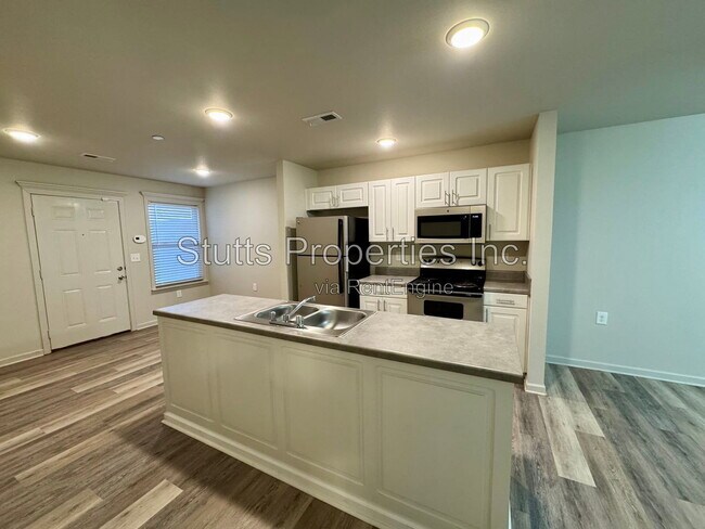 Building Photo - 201 Spindle Ct
