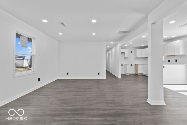 Building Photo - 804 S Albany St