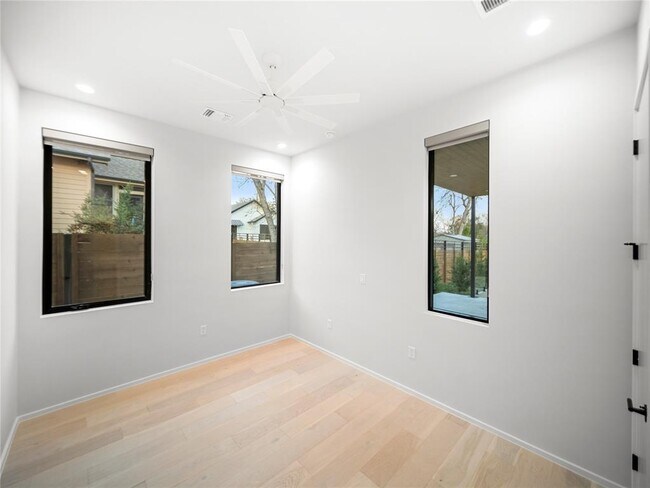 Building Photo - 2107 Brackenridge St