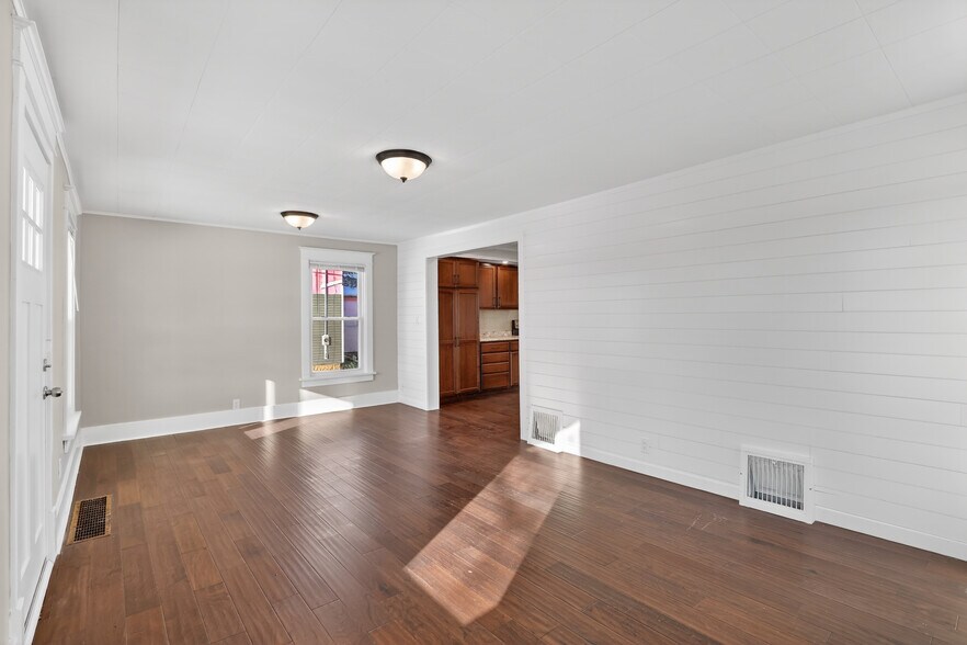 Building Photo - 428 W Delavan Dr