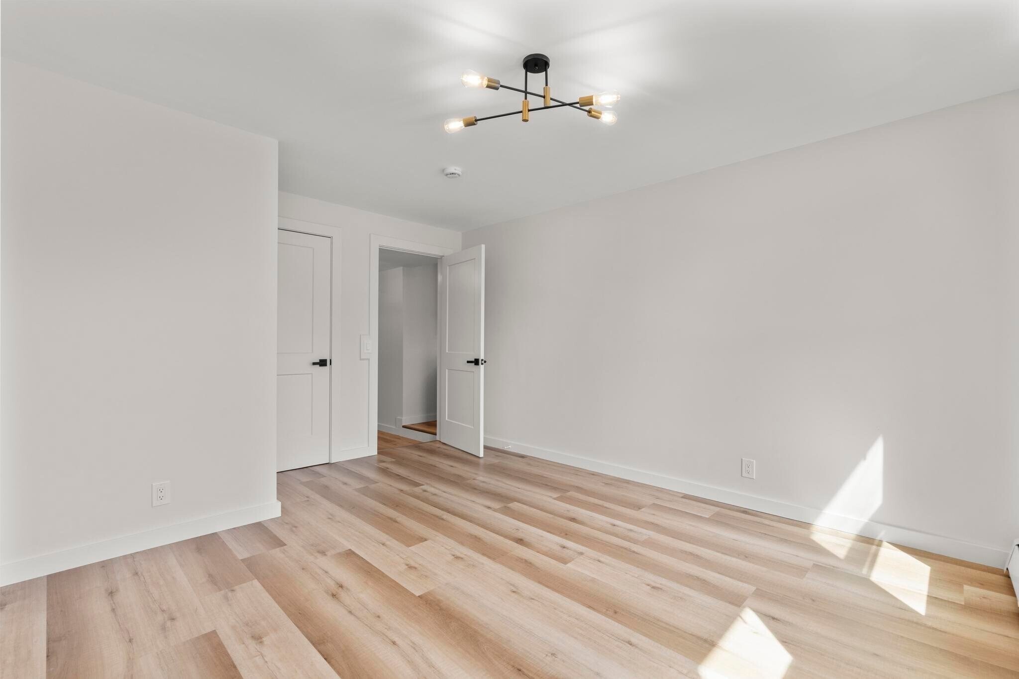 Building Photo - 431-431 N Main St