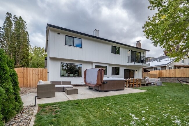 Building Photo - 3390 Thornhill Dr