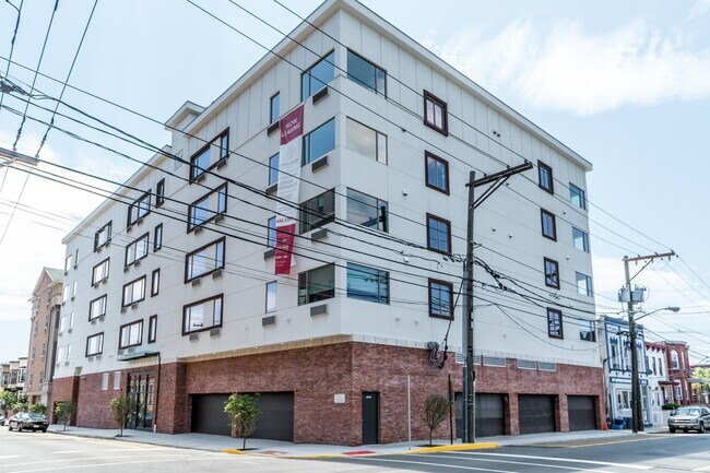Building Photo - 6122 Hudson Ave