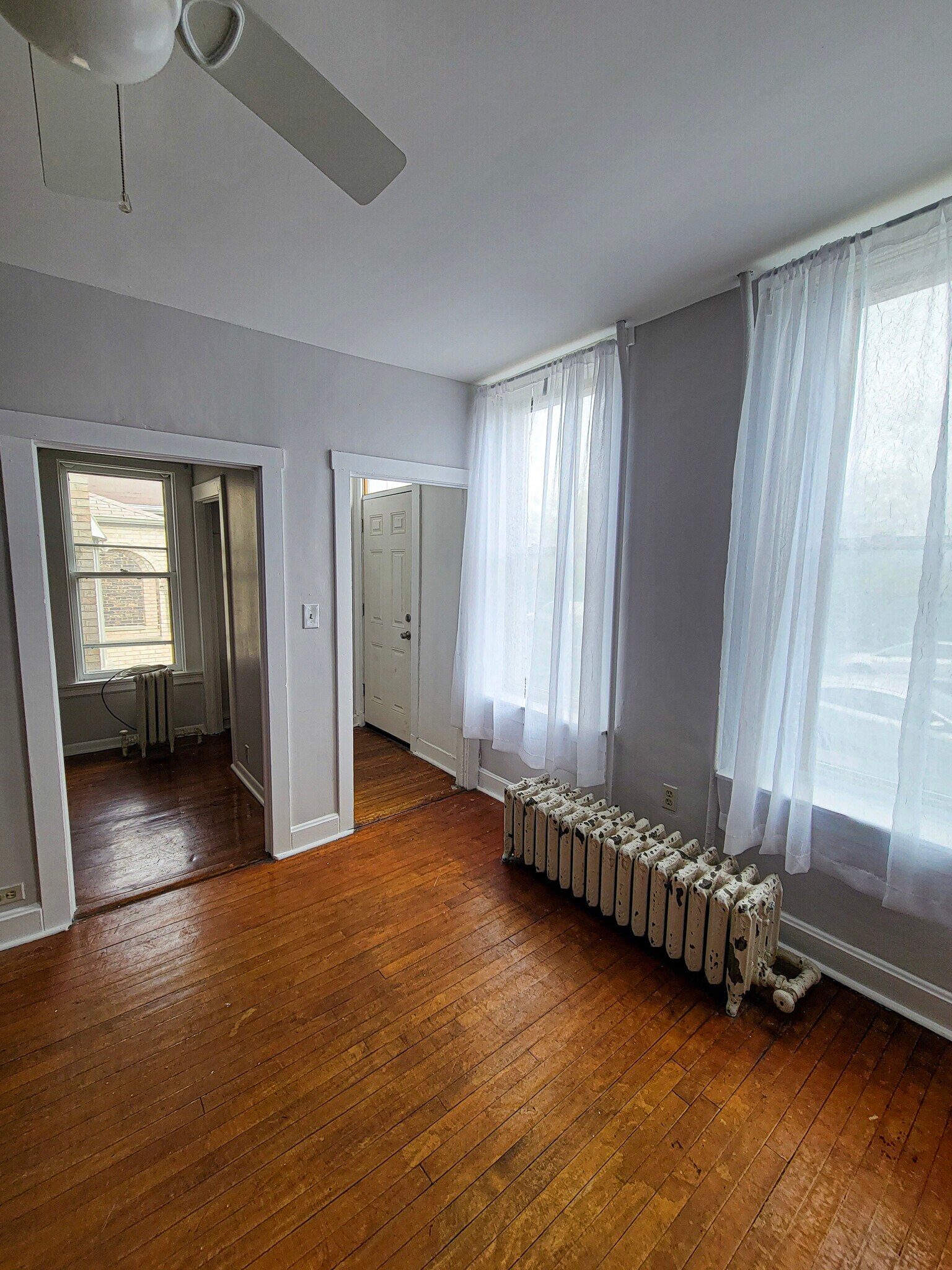 Building Photo - 3240 S Hoyne Ave