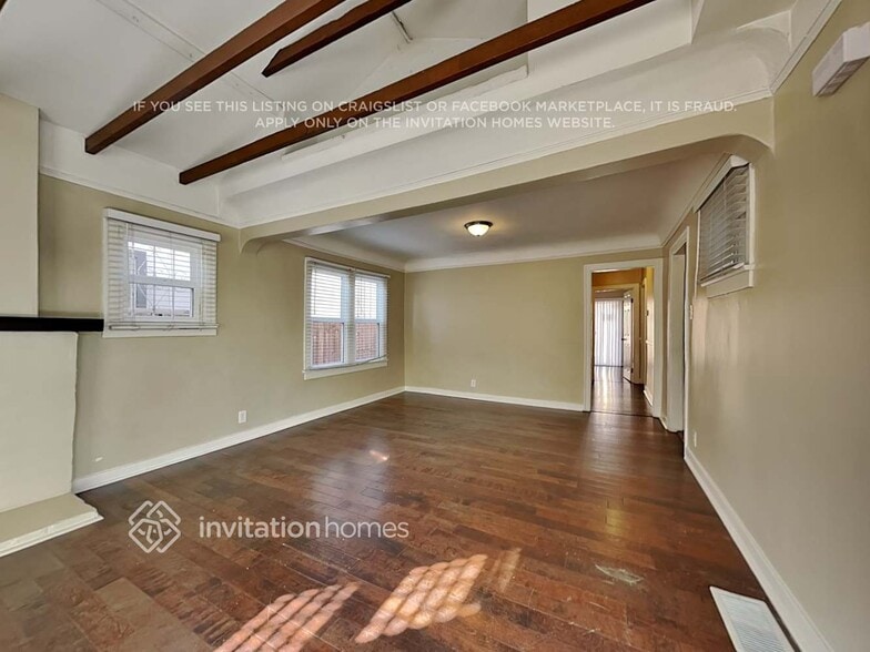 Building Photo - 3003 Hillcrest Dr