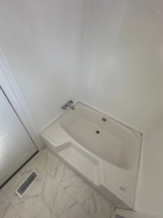 Building Photo - Discover your new HOME! 3 Bedroom, 2 Bath Mobile Home in Yorktowne