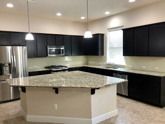 Building Photo - Upscale 3 Bedroom 2 Bath with Lots of Space!