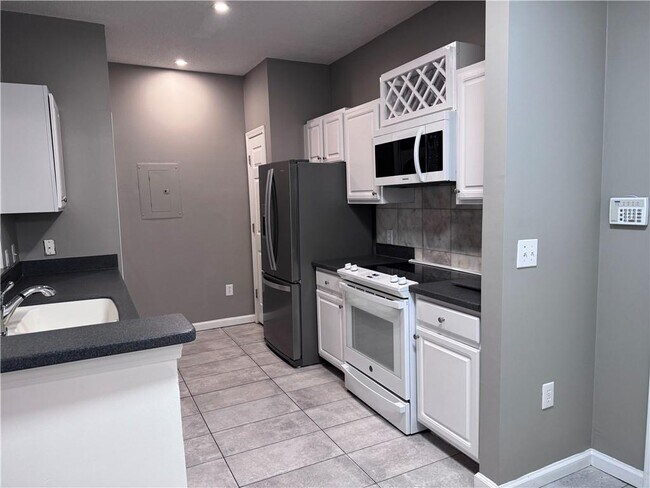 Building Photo - 955 Juniper St NE