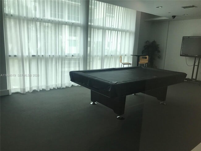 Building Photo - 350 NE 24th St