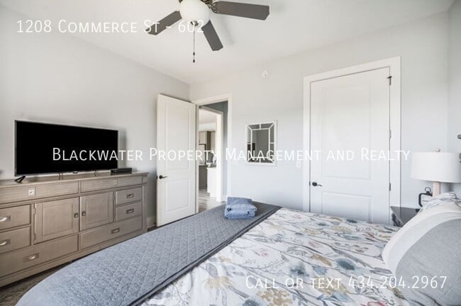 Building Photo - 1208 Commerce St