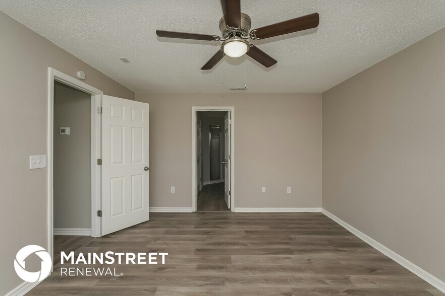 Building Photo - 3507 Manor Loop