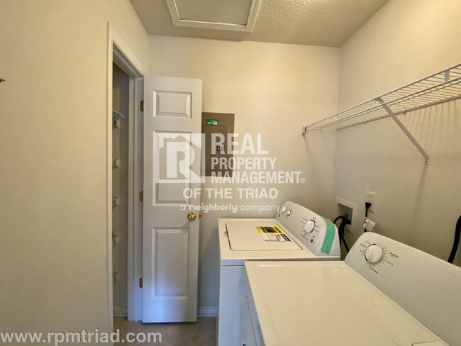 Building Photo - *Move In Special* Deacon Ridge Gated Commu...