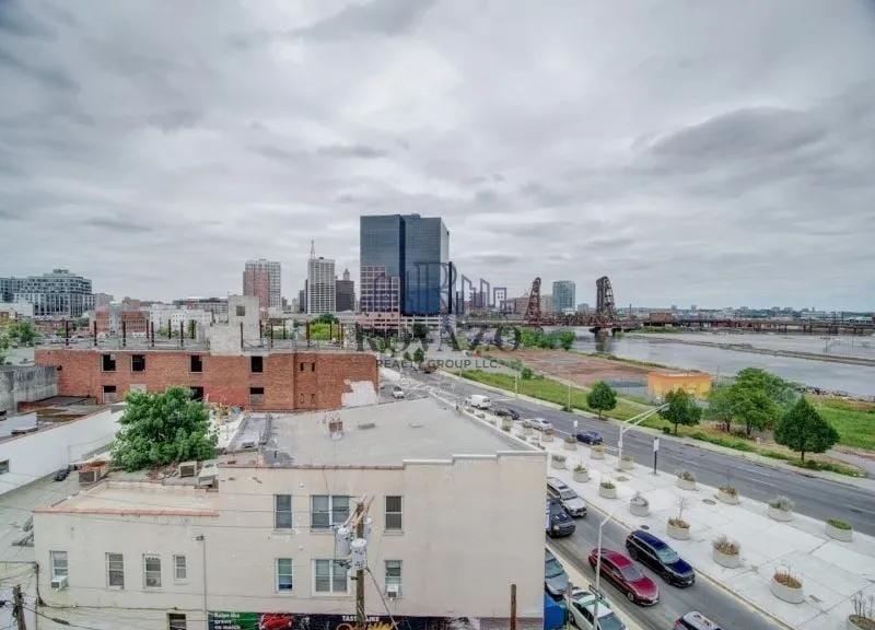 Building Photo - 486 Market St