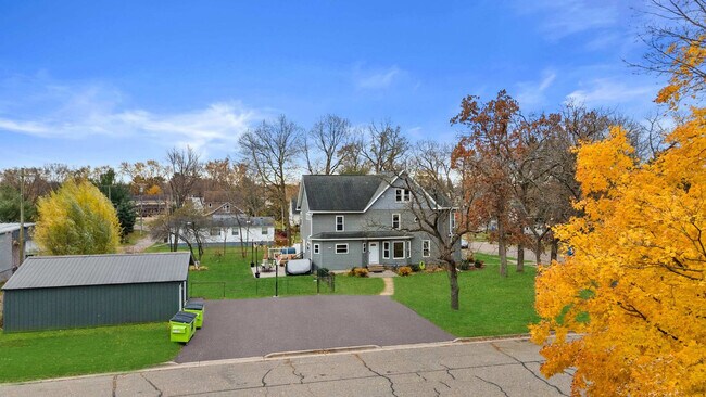 Building Photo - 924 Capital St