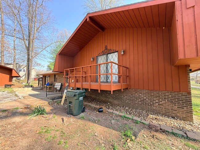 Building Photo - 295 Dogwood