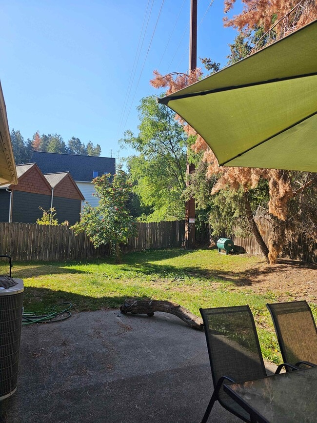 Building Photo - 1405 Pine Cone Rd