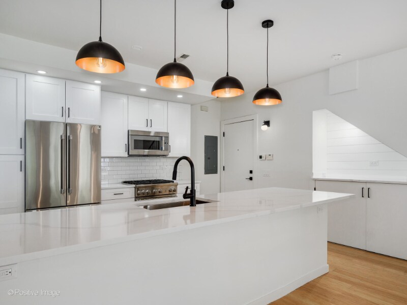 Building Photo - 840 N Wolcott Ave
