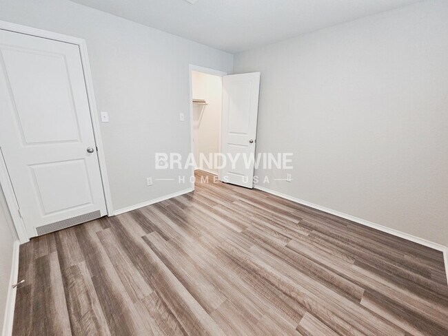 Building Photo - 7018 Winding Shelf