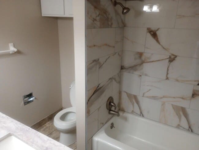 Building Photo - 11808 Lexington Ave NE