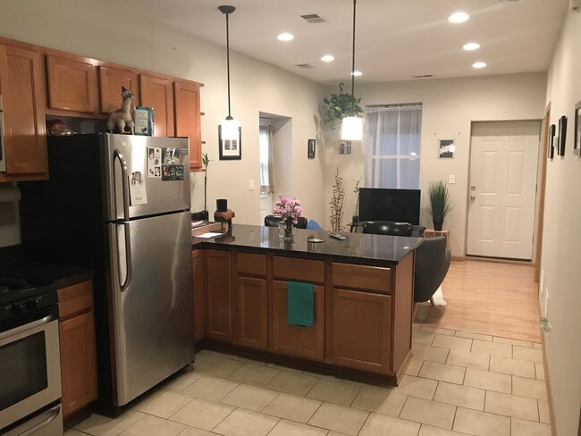 Kitchen (furnished) - 2212 W 21st Pl