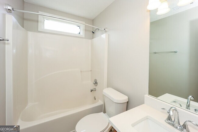 Building Photo - 7565 Woodbine Pl