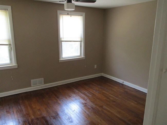 Building Photo - 4404 Mountview Rd