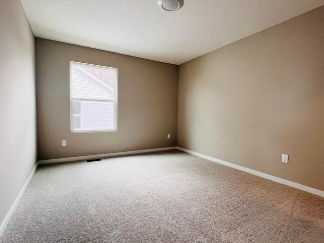 Building Photo - 7101 Unitas Lp