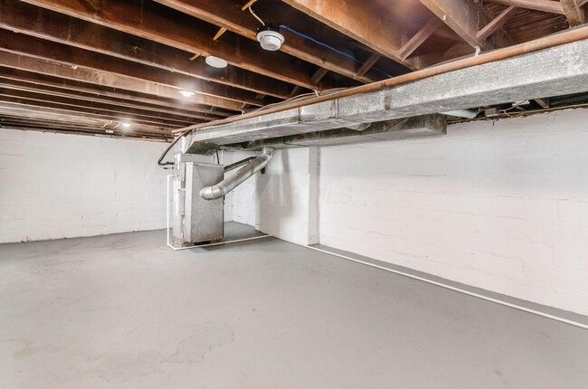 Building Photo - 289 Brehl Ave