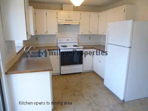 Building Photo - Spacious Two Bedroom Duplex