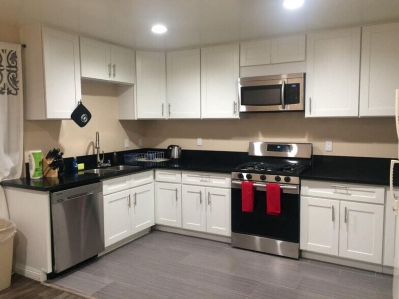 Building Photo - 1299 W 37th Dr