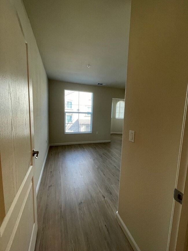 Building Photo - Vessona: Desirable Gated Community: 2bdrm 2bath with Loft!