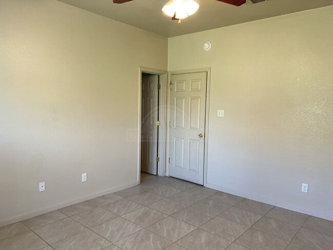 Building Photo - 1503 Nicholas Cir