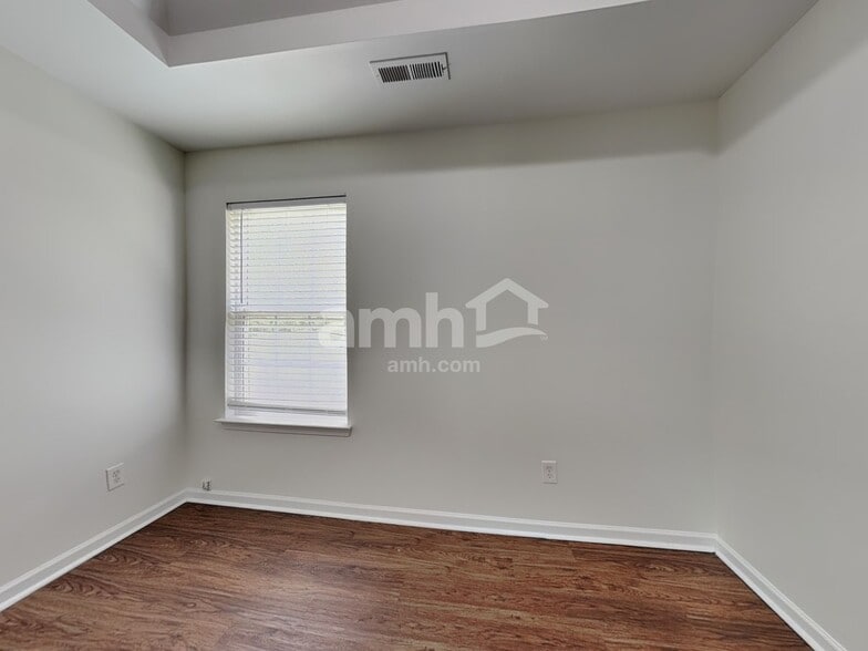 Building Photo - 5223 Sunriver Rd