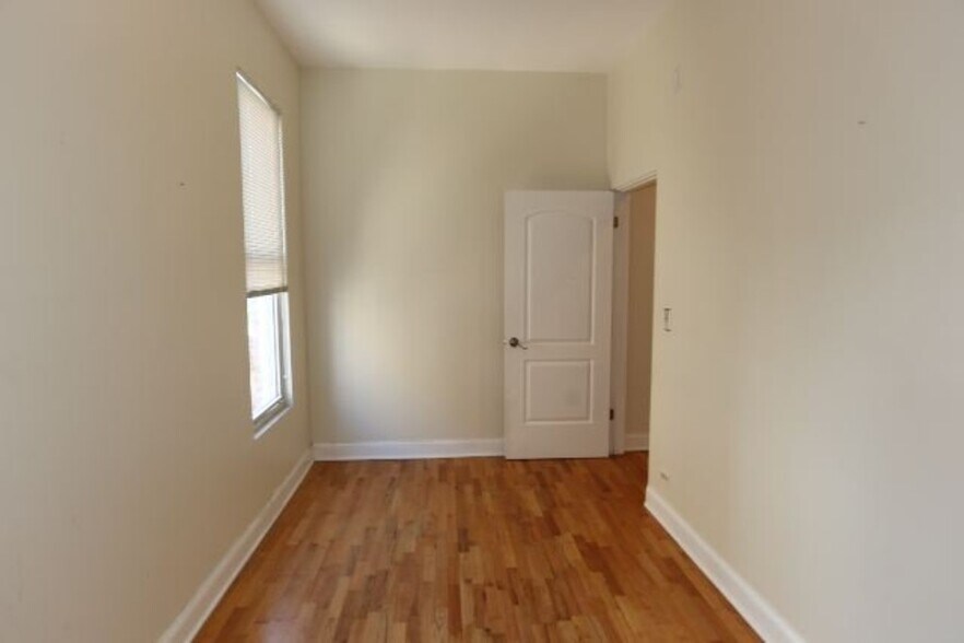 Building Photo - 1411 W Erie St