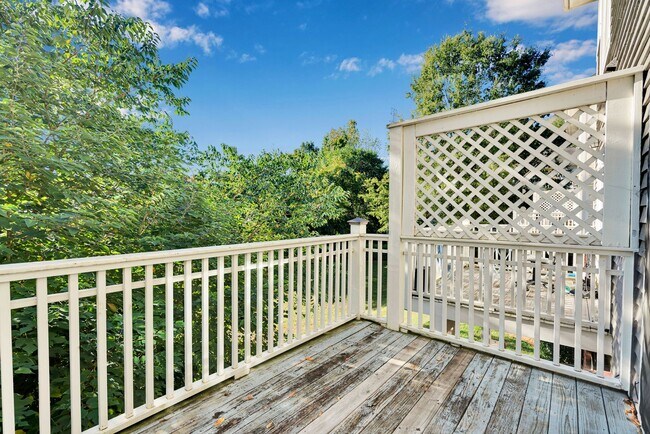 Building Photo - Wonderful craftsman style end-unit townhome