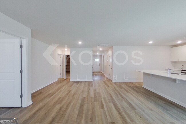 Building Photo - 100 Inez Ave