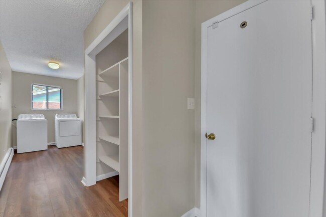 Building Photo - Beautiful, Bright & Move-In Ready Ranch in Desirable West Arvada