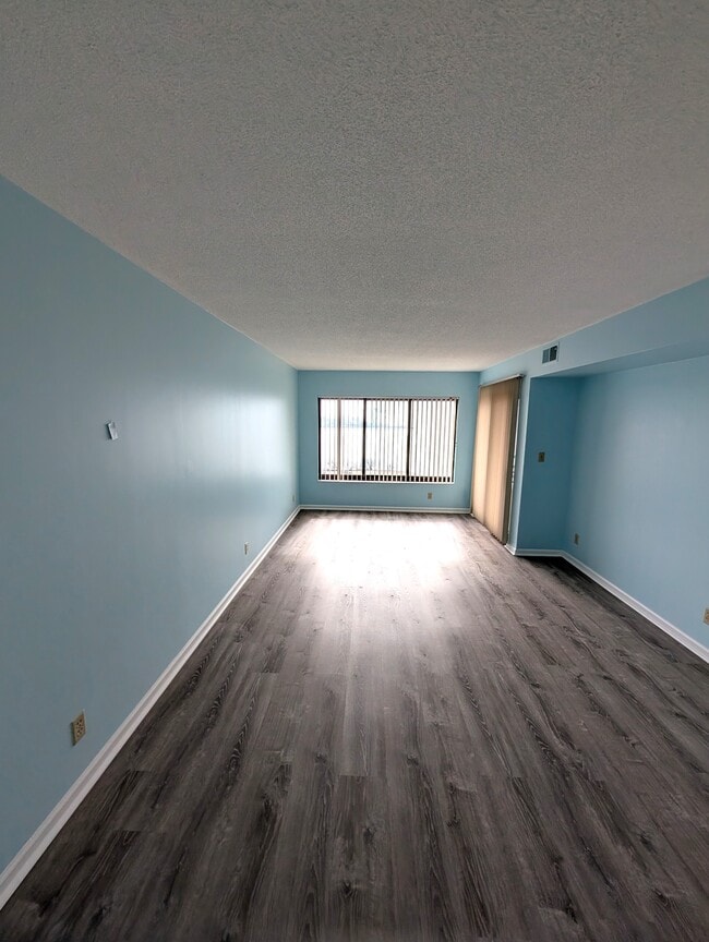 Building Photo - 7505 River Rd