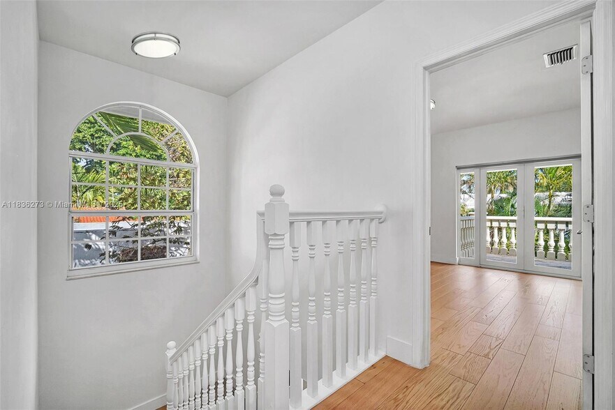 Building Photo - 1135 Asturia Ave