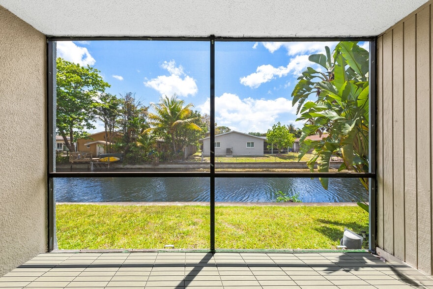 Screened Patio - 111 Royal Park Dr