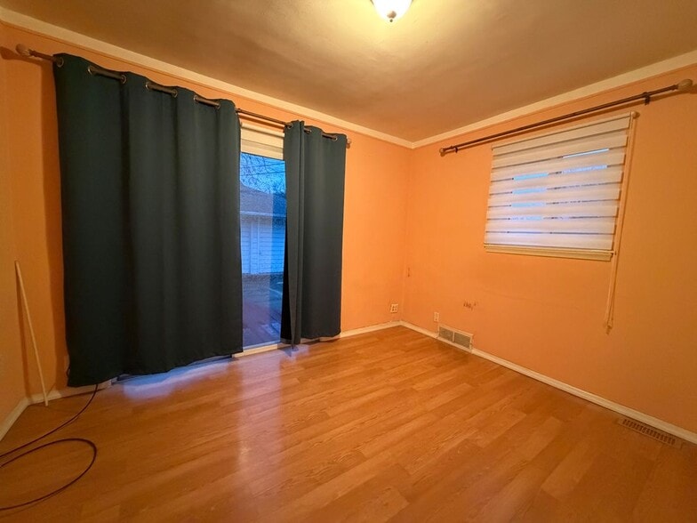 Building Photo - 25125 Campbell Ave