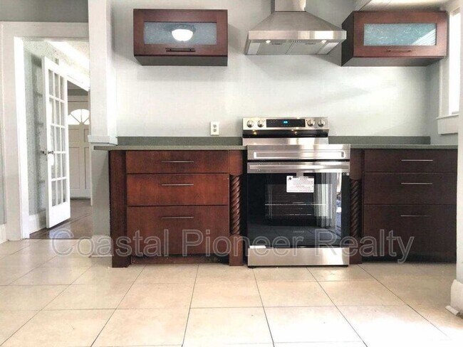 Building Photo - 108 W Hanna Ave