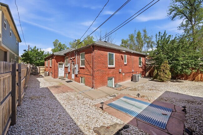 Building Photo - $2,895.95, 3-bed, 2-bath duplex in Denver with a washer and dryer and $300 off the first month's ...