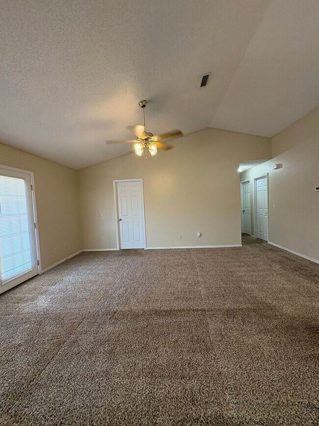 Building Photo - 3102 Achey Dr